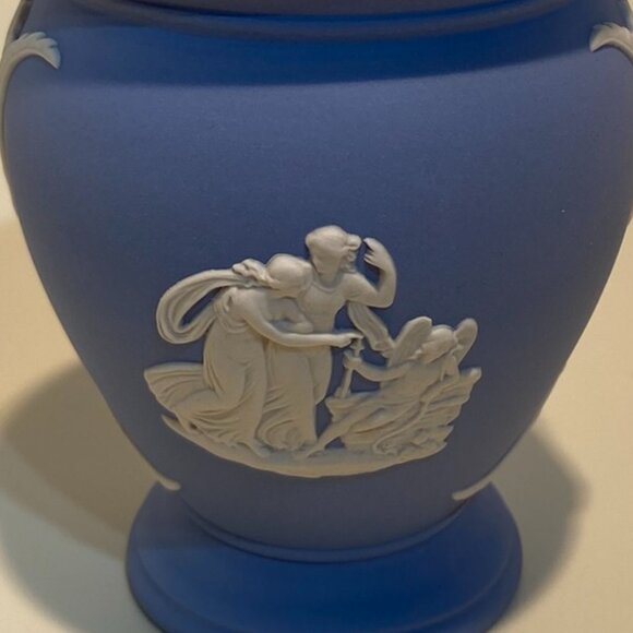 Wedgwood Blue Jasperware Small Vase with White Motif - Picture 6 of 8